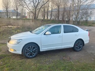 2013 Skoda Octavia II (A5) Рестайлинг, белый, 530000 рублей, вид 3