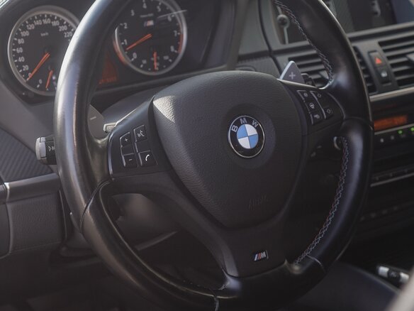 2013 BMW X6 M I (E71) Рестайлинг, чёрный, 2700000 рублей - вид 8