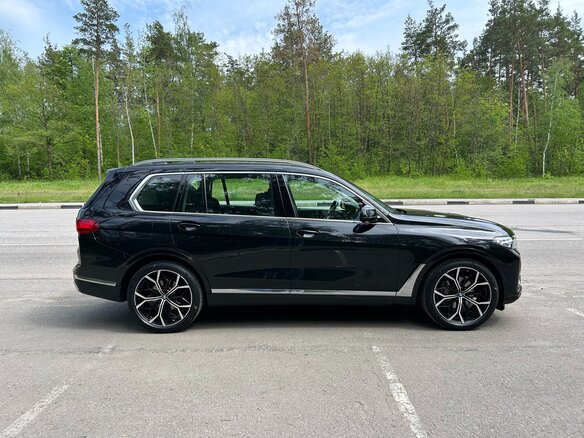 2020 BMW X7 40i I (G07), чёрный, 7500000 рублей - вид 8