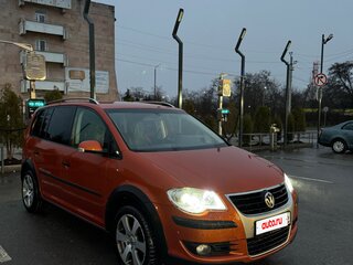 2008 Volkswagen Touran Cross I Рестайлинг, оранжевый, 1000000 рублей, вид 2