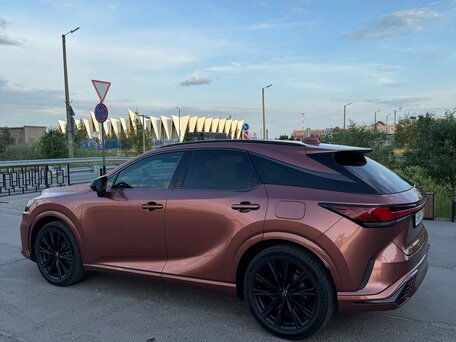 2023 Lexus RX 500h V, коричневый, 11500000 рублей, вид 3