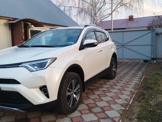 2017 Toyota RAV4 IV (XA40) Рестайлинг, белый, 2650000 рублей, вид 2