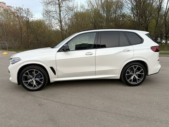 2020 BMW X5 40i IV (G05/G18), белый, 8525000 рублей - вид 12