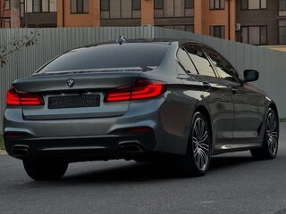 2019 BMW 5 серии 530d xDrive VII (G30/G31/G38), серый, 4500000 рублей, вид 3