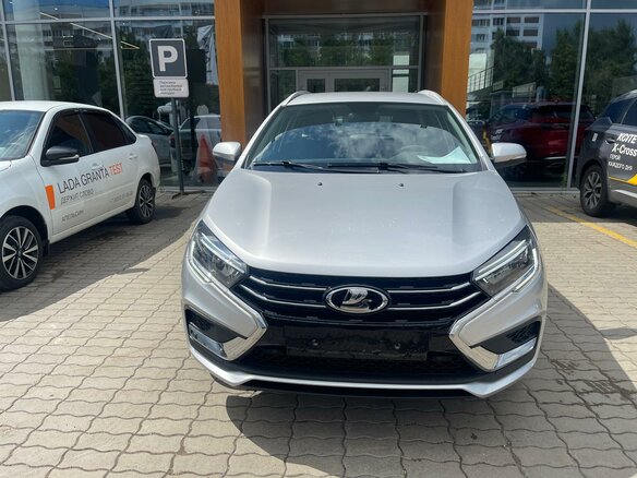 2026 Lada (ВАЗ) Vesta SW I Рестайлинг (NG), серебристый, 1885000 рублей - вид 1