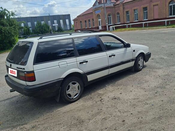 1988 Volkswagen Passat B3, белый - вид 2