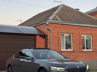 2020 BMW 7 серии Long 740Li xDrive VI (G11/G12) Рестайлинг, серый, 5700000 рублей, вид 3