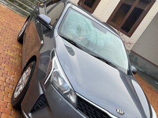 2021 Kia Rio IV Рестайлинг, серый, 1570000 рублей, вид 4