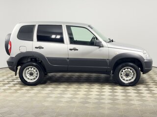 2018 Chevrolet Niva I Рестайлинг, серебристый, 679900 рублей, вид 5
