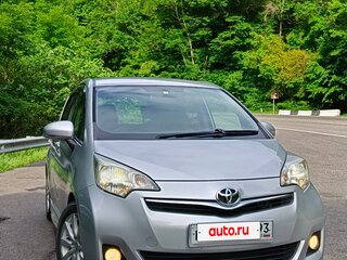 2011 Toyota Ractis II, серебристый, 1080000 рублей, вид 1
