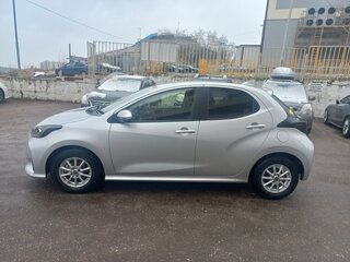 2021 Toyota Yaris IV, серый, 1140000 рублей, вид 5