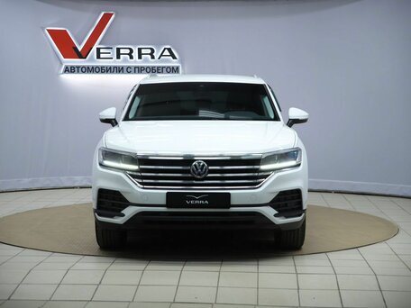 2019 Volkswagen Touareg III, белый, 3090000 рублей, вид 2