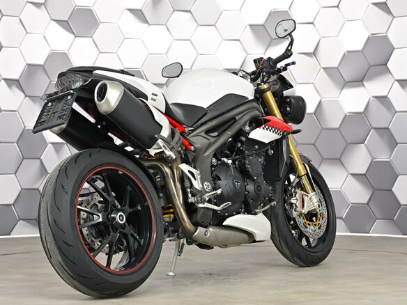 2016 Triumph Speed Triple, белый - вид 6