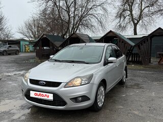 2010 Ford Focus II Рестайлинг, серебристый, 680000 рублей, вид 1