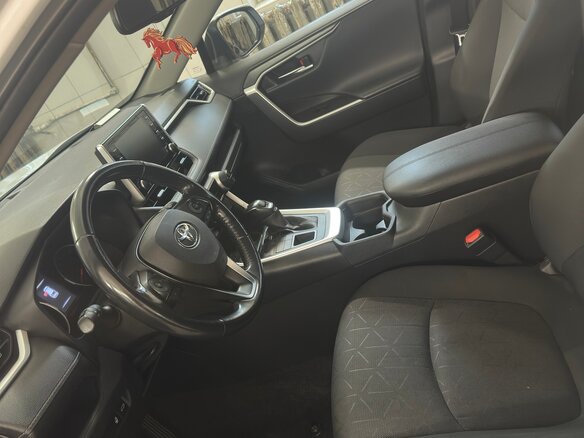 2021 Toyota RAV4 V (XA50), белый, 3100000 рублей - вид 3