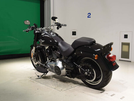 2016 Harley-Davidson Fat Boy, чёрный, 1092555 рублей, вид 5