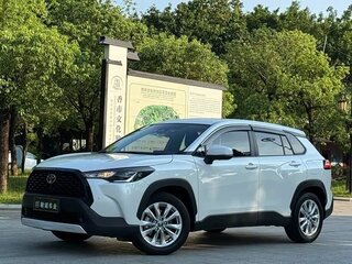 2023 Toyota Corolla Cross I, белый, 1850000 рублей, вид 1