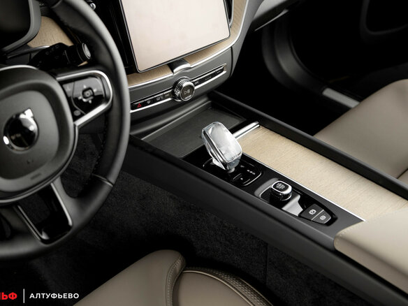 2025 Volvo XC60 II Рестайлинг 2, чёрный, 6990000 рублей - вид 16