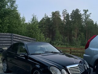 2004 Mercedes-Benz E-Класс 240 III (W211, S211), чёрный, 700000 рублей, вид 3