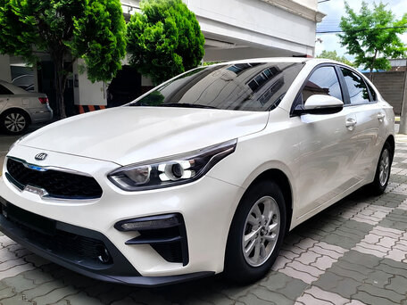 2021 Kia K3 II Рестайлинг, белый, 2000000 рублей, вид 3