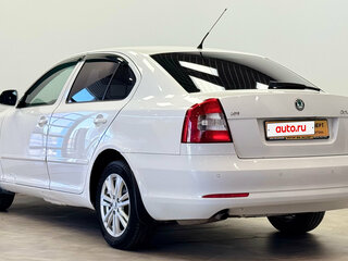 2010 Skoda Octavia II (A5) Рестайлинг, белый, 490000 рублей, вид 3