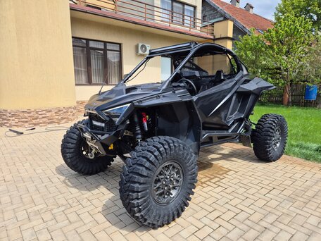 2022 Polaris RZR PRO R, чёрный, 3350000 рублей, вид 2