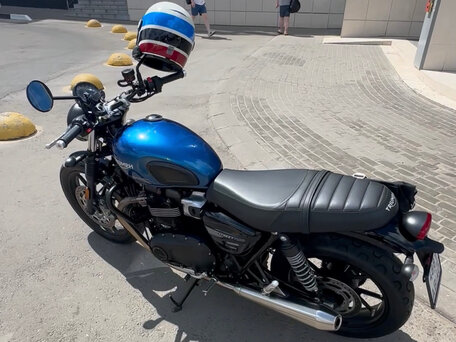 2021 Triumph Street Twin, синий, 1000000 рублей, вид 4