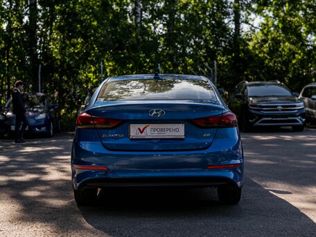 2017 Hyundai Elantra VI (AD), синий, 984000 рублей, вид 4