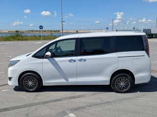 2017 Toyota Esquire I Рестайлинг, белый, 1900000 рублей, вид 5