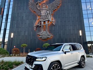 2022 Toyota Land Cruiser 300 Series, серый, 12900000 рублей, вид 4