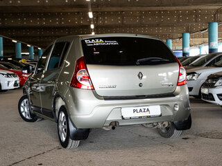 2013 Renault Sandero I, бежевый, 620000 рублей, вид 4