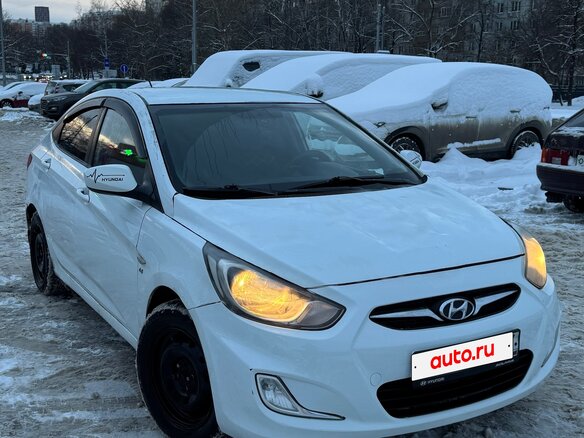 2013 Hyundai Solaris I, белый, 450000 рублей - вид 3