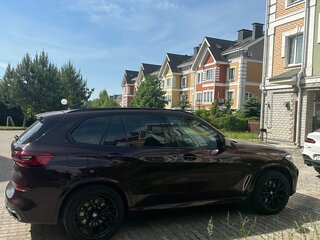 2019 BMW X5 M50i IV (G05/G18), красный, 6900000 рублей, вид 5