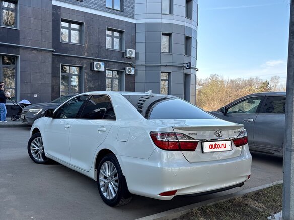 2017 Toyota Camry VII (XV50) Рестайлинг, белый, 2050000 рублей - вид 7