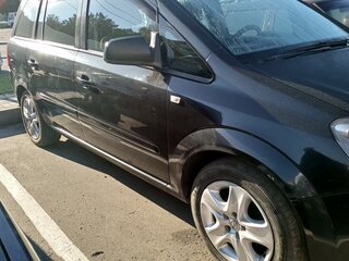 2013 Opel Zafira B Рестайлинг, чёрный, 600000 рублей, вид 3