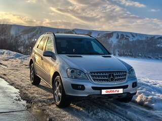 2005 Mercedes-Benz M-Класс 350 II (W164), серебристый, 1050000 рублей, вид 2