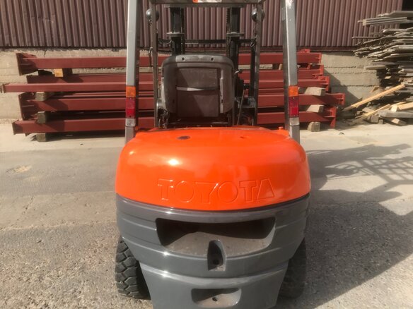 2000 Toyota 6F, оранжевый, 990000 рублей
