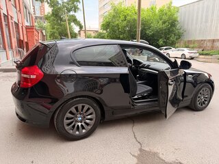 2011 BMW 1 серии 116i I (E81/E82/E87/E88) Рестайлинг, чёрный, 990000 рублей, вид 5