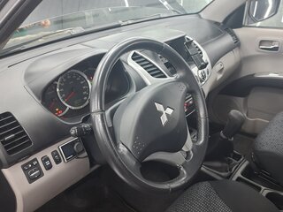 2011 Mitsubishi L200 IV, серый, 1499999 рублей, вид 2
