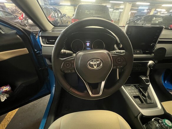 2019 Toyota RAV4 V (XA50), синий, 3450000 рублей - вид 8