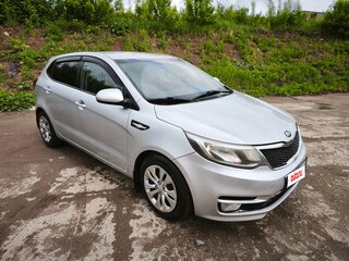 2016 Kia Rio III Рестайлинг, серебристый, 980000 рублей, вид 4