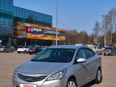 2014 Hyundai Solaris I Рестайлинг, серебристый, 625000 рублей, вид 1