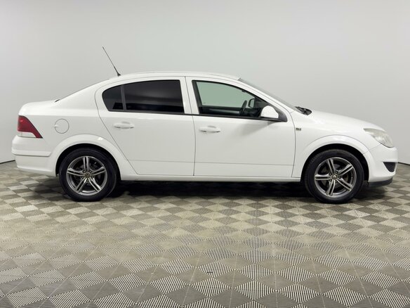2011 Opel Astra H Рестайлинг, белый - вид 4
