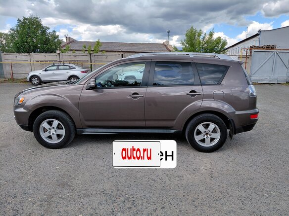 2010 Mitsubishi Outlander II Рестайлинг, коричневый, 1100000 рублей