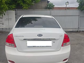 2006 Kia Cerato I Рестайлинг, белый, 450000 рублей, вид 3