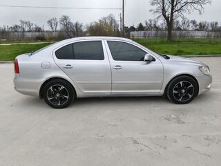 2013 Skoda Octavia II (A5) Рестайлинг, серебристый, 800000 рублей, вид 4