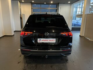 2021 Volkswagen Tiguan II Рестайлинг, чёрный, 2420000 рублей, вид 4