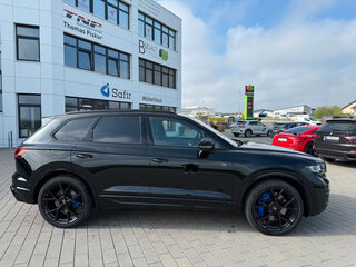 2026 Volkswagen Touareg R III Рестайлинг, чёрный, 13056000 рублей, вид 3