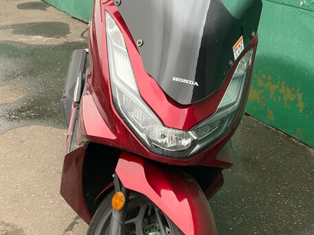 2021 Honda PCX 125, красный, 325000 рублей, вид 2