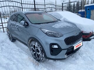 2019 Kia Sportage IV Рестайлинг, серебристый, 2100000 рублей, вид 3